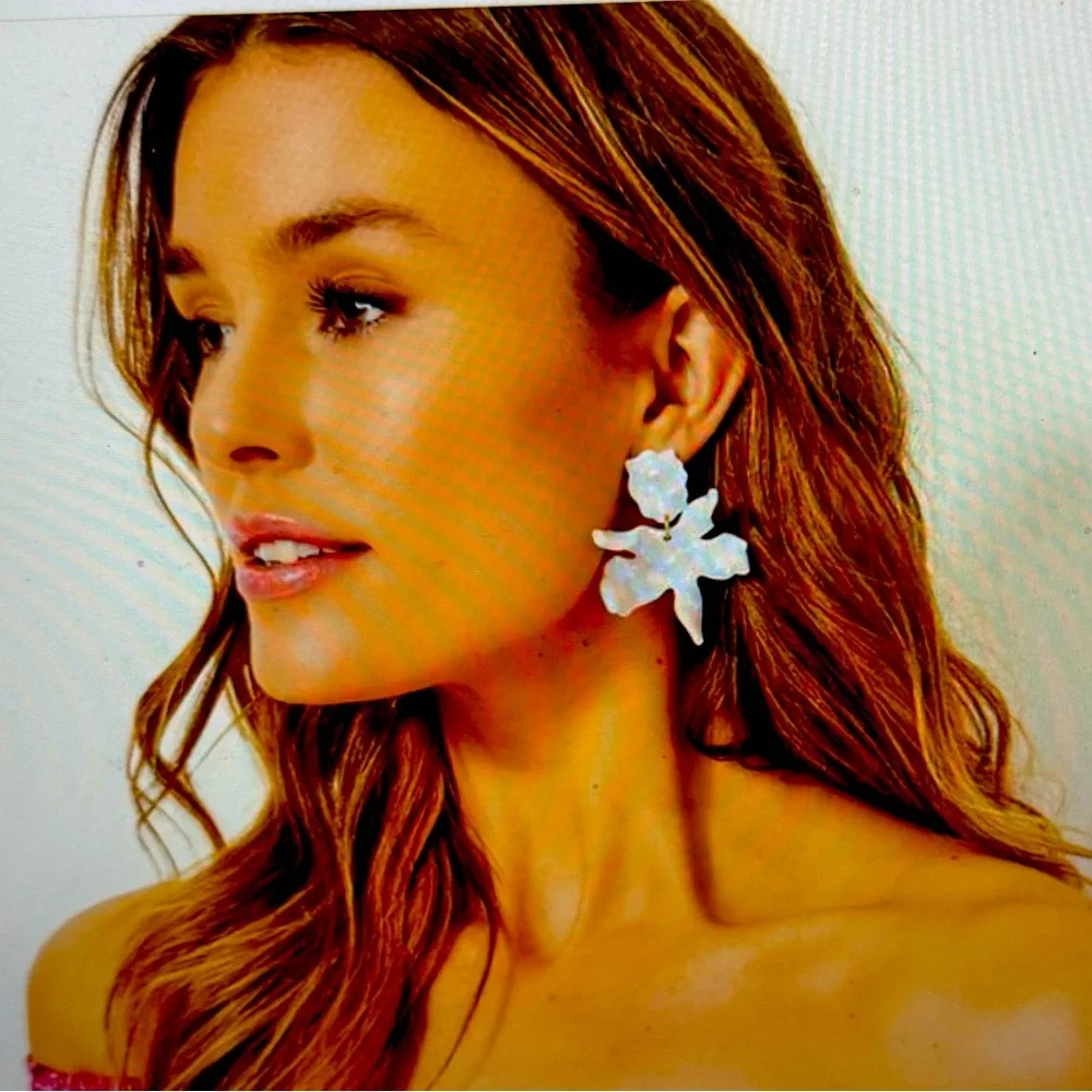 Lilly Pulitzer and Lele Sadoughi NWT earrings, hearts a flutter, white w/pouch